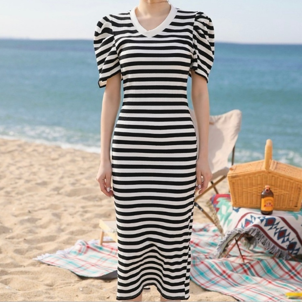 Black and White Striped Casual Fitted V Neck Short Sleeve Dress, Size S